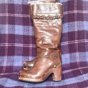UGGs 3209 clog heeled leather boots!